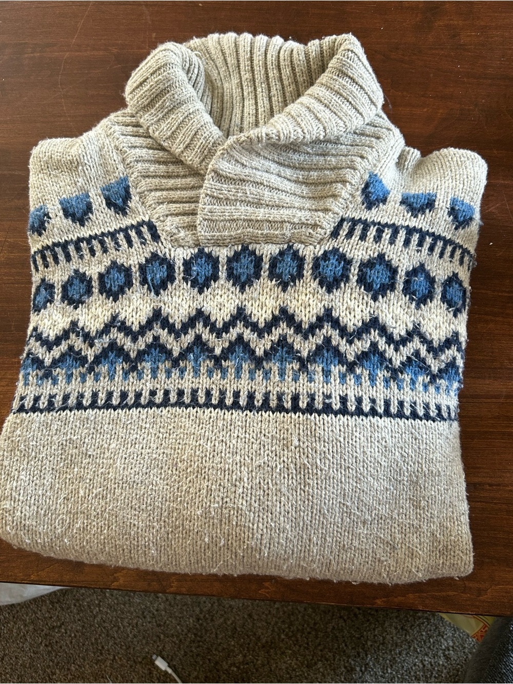 American Eagles Outfitters Isle Knit Sweater - Gray with Blue Pattern